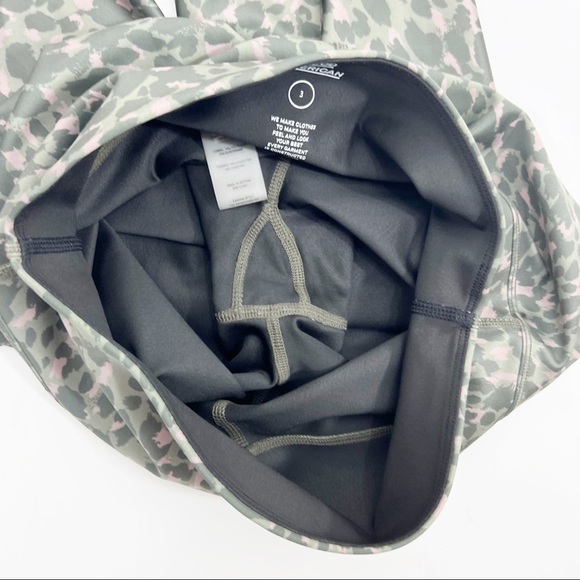 GOOD AMERICAN The Ferocious
Legging in Green and Pink Leopard
Print Large L - Picture 10 of 11